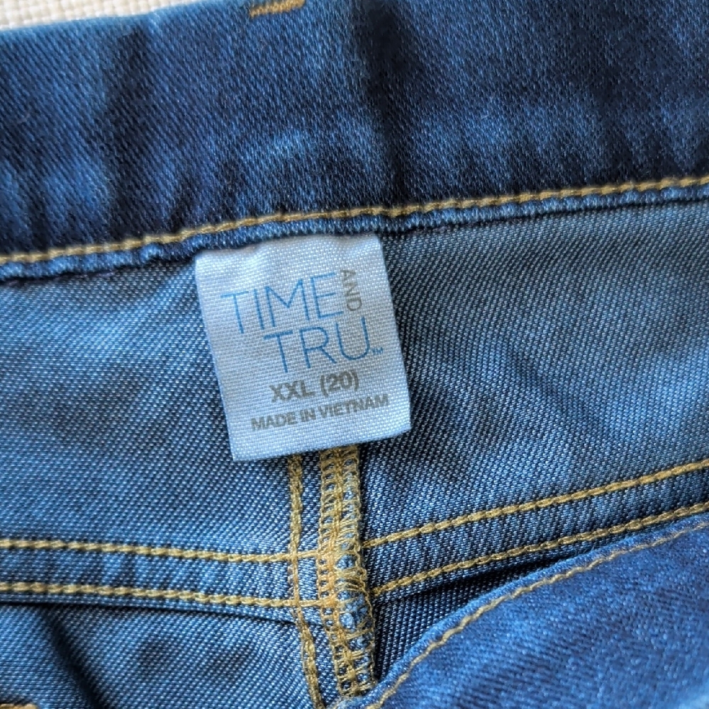 Time and Tru Classic Blue Jeans - Picture 2 of 6
